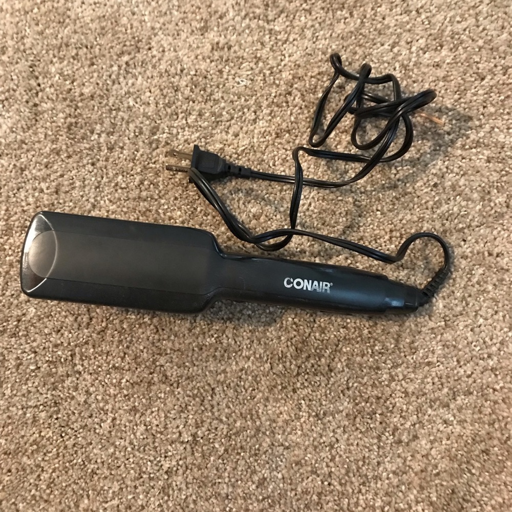 Con. Air flat iron.